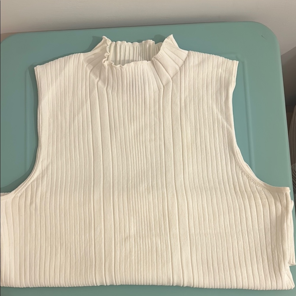 Chic White Ribbed Tank Top